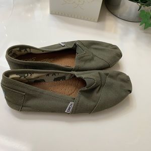 Toms